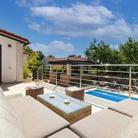 Lelaina Near Pula With Private Pool And 3 Km From The Villa