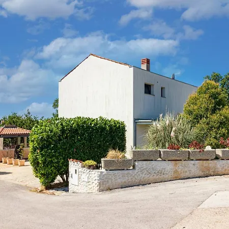 Villa Lelaina Near Pula With Private Pool And 3 Km From The