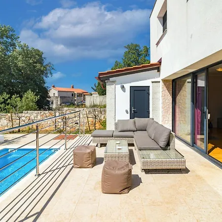Lelaina Near Pula With Private Pool And 3 Km From The