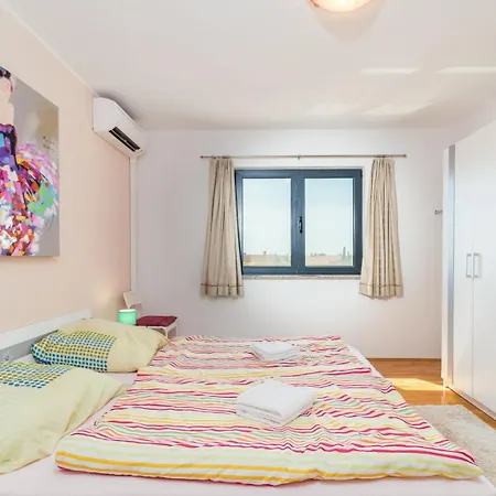 Βίλα Lelaina Near Pula With Private Pool And 3 Km From The *