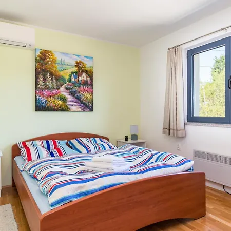 Villa Lelaina Near Pula With Private Pool And 3 Km From The