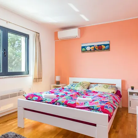 Lelaina Near Pula With Private Pool And 3 Km From The Segotici