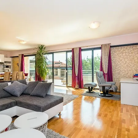 Lelaina Near Pula With Private Pool And 3 Km From The Villa