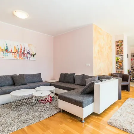 Lelaina Near Pula With Private Pool And 3 Km From The Villa *