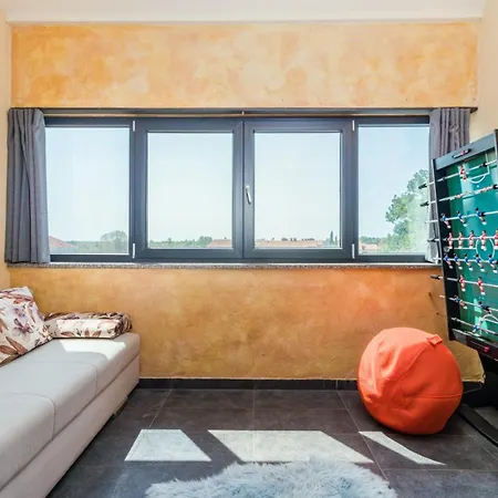 Lelaina Near Pula With Private Pool And 3 Km From The *