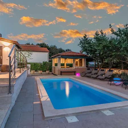 Lelaina Near Pula With Private Pool And 3 Km From The