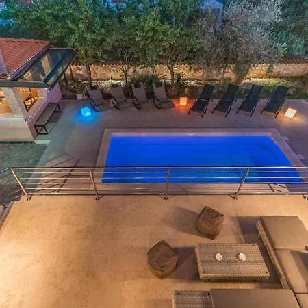 Lelaina Near Pula With Private Pool And 3 Km From The Segotici