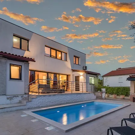 Villa Lelaina Near Pula With Private Pool And 3 Km From The Segotici