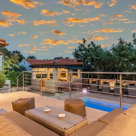 Lelaina Near Pula With Private Pool And 3 Km From The Villa