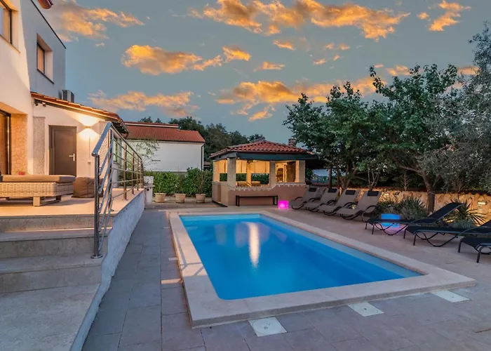 Lelaina Near Pula With Private Pool And 3 Km From The