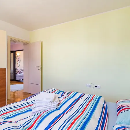 Lelaina Near Pula With Private Pool And 3 Km From The