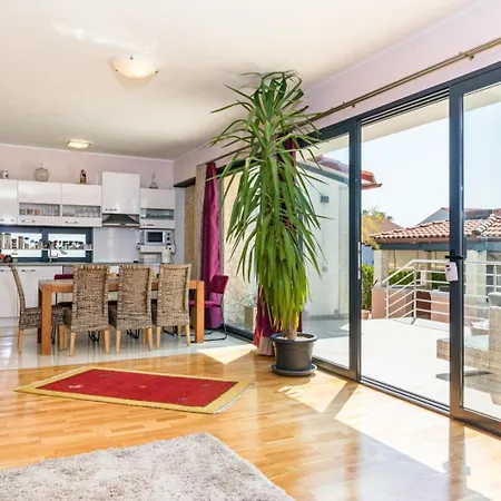 Villa Lelaina Near Pula With Private Pool And 3 Km From The *