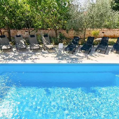 Villa Lelaina Near Pula With Private Pool And 3 Km From The